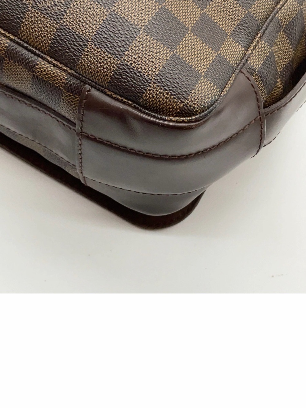Auth Louis Vuitton Damier Ebene Bastille Messenger Crossbody Bag - Picture 9 of 16